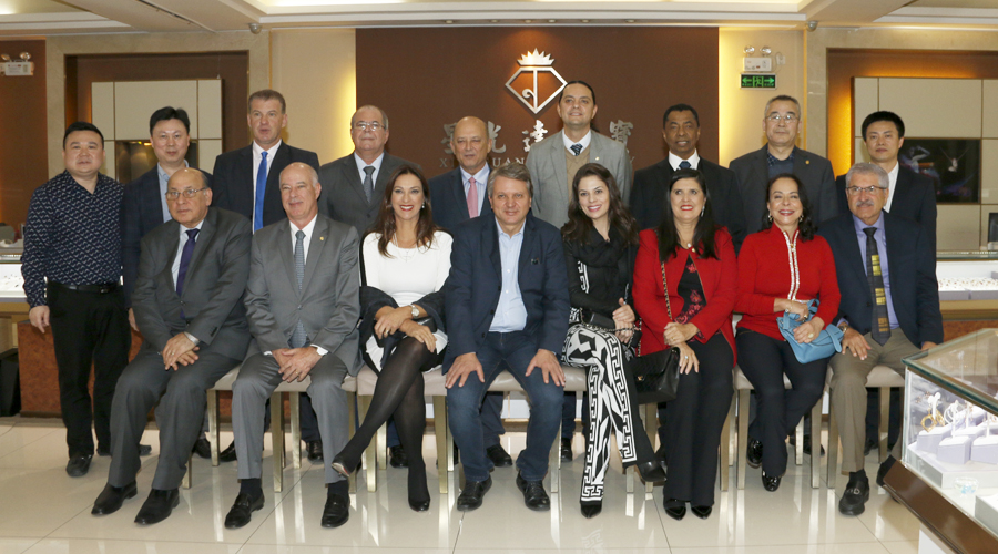 巴中议会友好团走进星光达珠宝